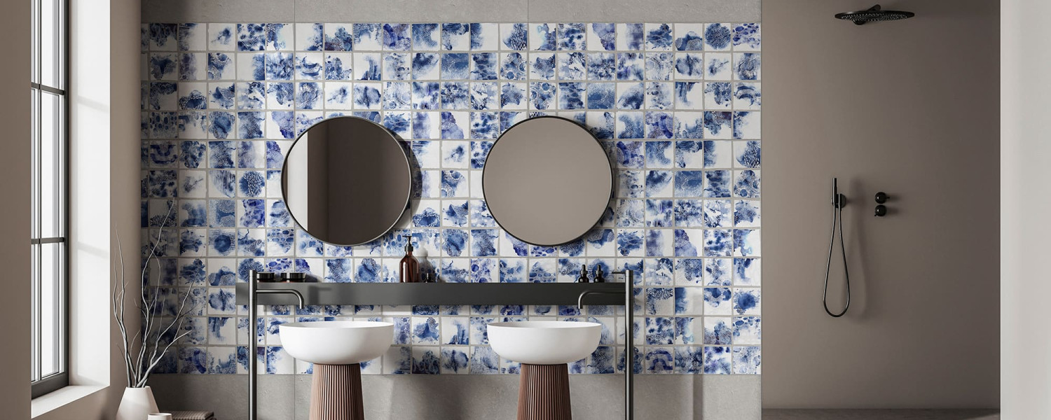 ciment_baño_pared_decorativa_azul_moderno