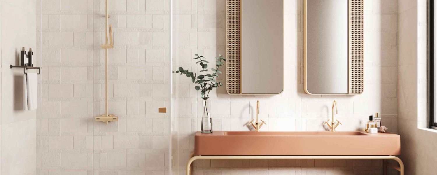 ease_baño_blanco_elegante_moderno_luminoso_pared_relieve