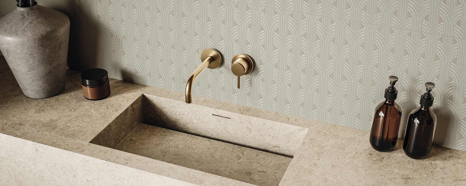 feel_baño_pared_decor_beige_relieve_brillo