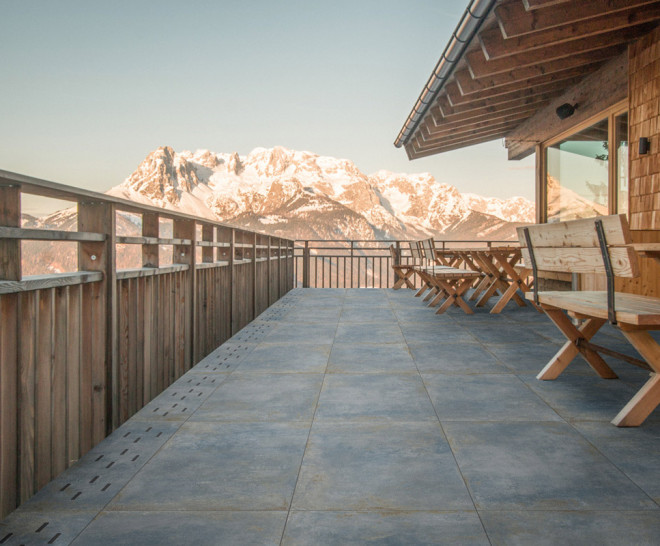 Flamed Sapphire 2Cm 50X100X2