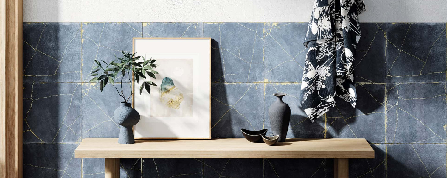 kintsugi_recibidor_azul_madera_porcelanico_aparici