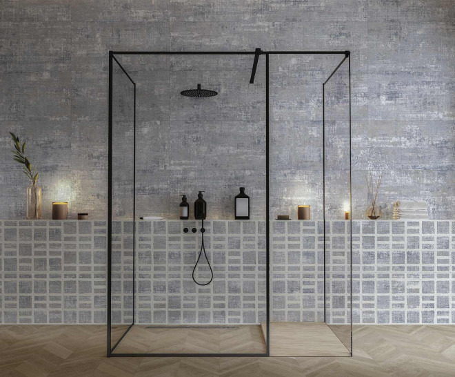 milano_baño_azulejos_azules_relieve_media_altura