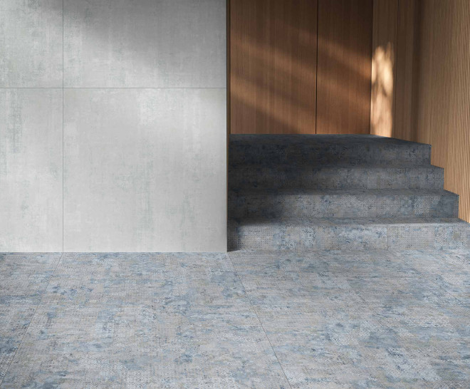 rug_escaleras_azules_baldosas_milano_gris_pared