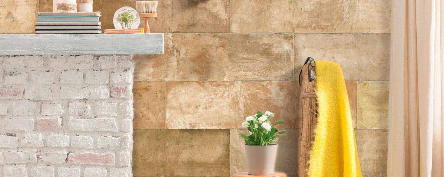 terre_salon_marron_revestimiento_chimenea_calido